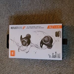 JBL Reflect Aero Wireless ear buds